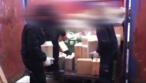 EXKLUZÍVNE ZÁBERY: Zničili 16 000 fliaš alkoholu