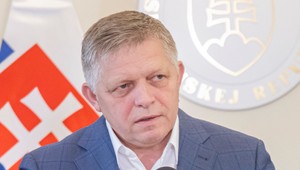 Fico žiada zrušiť tender na záchranky, vyzval ministra zdravotníctva na rýchle konanie