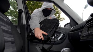 Lapili autičkárov. Kradli v Čechách a autá rozpredávali na Slovensku