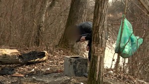 Policajti zisťujú totožnosť mužského tela zo sudu