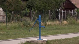 Dedina na Záhorí je bez vodovodu, ľudia sa spoliehajú len na vodu v studniach. Tej je ale tiež málo