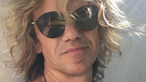 Kariéra českej hviezdy skončila pre drogy! Po dlhej dobe sa spevák ukázal, je to šok!