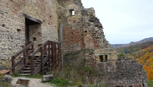 Na Hričovskom hrade sa míňa kameň, dobrovoľníci prosia o pomoc