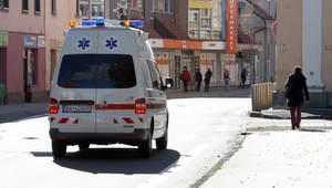 Chvíľka nepozornosti, chlapec (2) spadol do studne