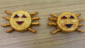 Skvelý nápad! Pripravte deťom chutných halloweenskych pavúčikov