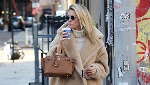 Známe krásky ho už nosia! Jeden z najobľúbenejších zimných kabátov je späť!