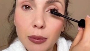 Ženy sú nadšené z jednoduchého triku s maskarou: Vyčarujte si dlhšie a zvodnejšie riasy aj vy