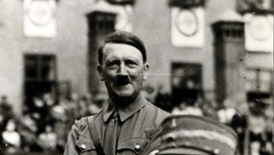 Nové dôkazy. Hitler vraj nespáchal samovraždu a žil ďalej!