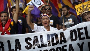 Masové demonštrácie. Španieli bojujú za republiku