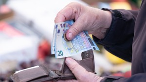 Slovenskí zamestnanci dostanú zo superhrubej mzdy 51,5 percenta, najmenej v regióne V4