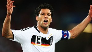 Ballack by sa mohol vrátiť na trávnik ešte v tomto kalendárnom roku