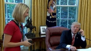 Američanov pobúril Trumpov flirt počas pracovnej doby