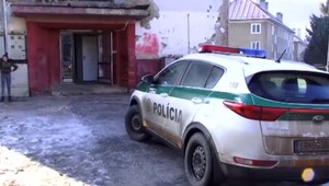 Otrasný nález  v jednom z panelákov pri Brezne.  Našli dve mŕtve telá v dvoch rôznych bytoch