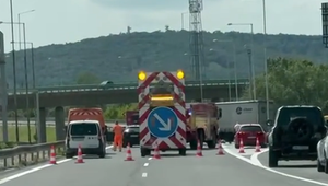 Bratislavská D1 je v smere na D2 pre nehodu kamióna neprejazdná