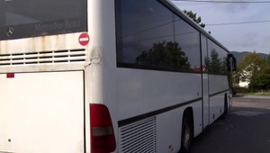 Polícia zastavila autobus pre otvorený batožinový priestor. Nasledovala neplatná STK, ale aj alkohol v dychu vodiča
