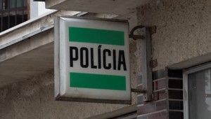 Muž, ktorého polícia zadržala na R1 pre drogy, sa v cele obesil