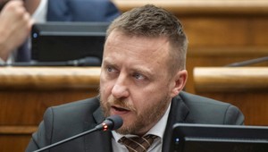 Petrovi Kotlárovi hrozí až päť rokov väzenia za výroky o vakcínach. Prevzal si uznesenie