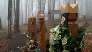 Rodiny obetí leteckej havárie pri obci Hejce neveria verzii o chybe pilota. Ministerstvo spis odmieta odtajniť