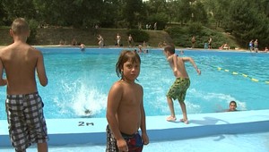 Chemikálie v bazénoch: Môžu uškodiť nášmu zdraviu?