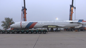 Bývalý vládny špeciál rozobrali a skončí v múzeu. Vymenili ho za elektromobil