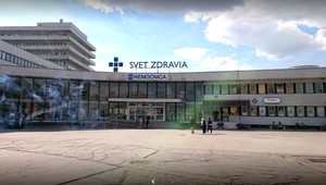 Žena sa popálila počas pôrodu, na sále začali horieť výpary dezinfekčného roztoku