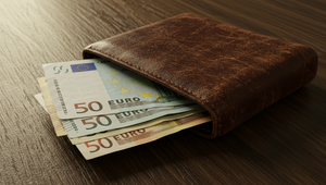 Transakčná daň sa netýka len podnikateľov ako tvrdí vláda. Zasahuje aj bežných ľudí