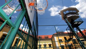 V Leopoldove zomrel na infarkt väzeň (†33), rodina neverí