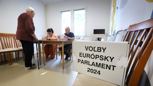 Biely prášok a predseda komisie pod vplyvom alkoholu. Toto sú Eurovoľby 2024