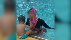 Aquapark pustí do bazénu každého, kto spĺňa pravidlá. Aj ženu v burkinách