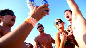 Slováci sa v pití doťahujú na Rusov, ukazuje štatistika OECD