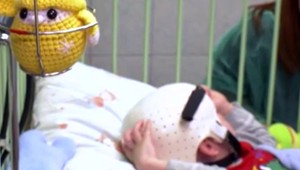 Brutálne dobil 4-ročného syna, súd teraz žiadal o prepustenie z väzby