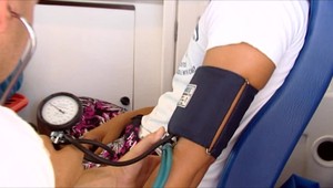 Veľkonočný pondelok nebol len o vode. Záchranári pre alkohol pomáhali aj mladistvému