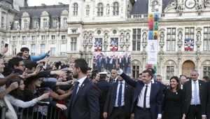 Bezdomovci v Paríži budú v zime prespávať na radniciach