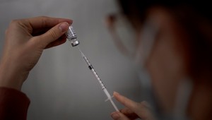 NOVÝ COVID AUTOMAT: V niektorých službách vám nebudú stačiť dve dávky očkovania