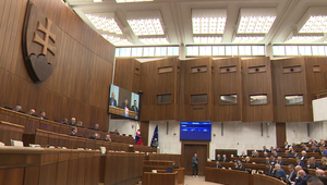 Platy zdravotníkov porastú podľa plánu. Novela zákona prešla parlamentom