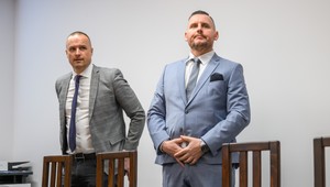 Bombic zostáva na slobode. Dostal monitorovací náramok