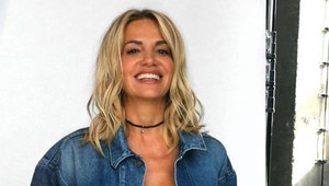 Žiadne tielko, žiadna podprsenka. Dara ide nadoraz!