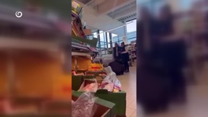 Agresivita v obchodoch rastie: Zákazník brutálne napadol SBS-kára