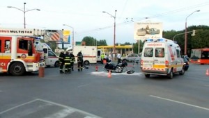 Motorkár nedal prednosť sanitke, on a spolujazdkyňa sa vážne zranili