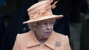 Britská kráľovná dostala k 90. narodeninám koňa i vrece so soľou