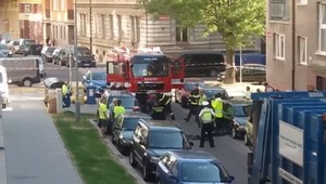 Šla vyniesť odpadky. Zrazilo ju smetiarske auto