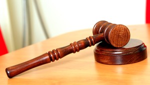 Súd vypočul Peťka, ktorého spred školy zobral otec. Zostáva u matky