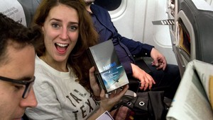 Prekvapenie na palube lietadla, pasažieri dostali 200 telefónov