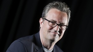 Matthew Perry v nemocnici! Museli ho akútne operovať