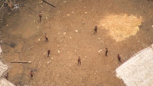 V amazonskom pralese ODFOTILI vzácnych indiánov, ktorí nepoznajú civilizáciu