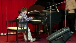 Vypočujte si Josého (7), je to hudobný génius!