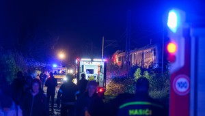 Po zrážke vlakov previezli do nemocnice 79 ľudí. Fico žiada odvolanie celého vedenia ZSSK