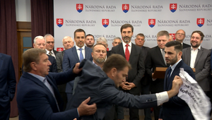 Poslanci reagujú na uniknutú nahrávku Gorila. Fico svoju tlačovku ani nedokončil