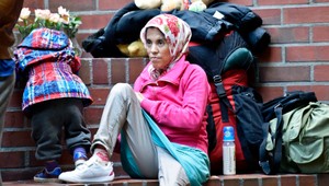 Prevádzač, ktorý v dodávke viezol 23 migrantov, sa postavil pred sudcu