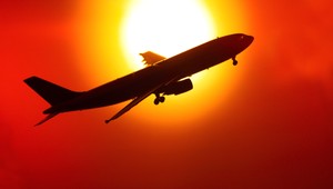 Lietadlo muselo núdzovo pristáť kvôli hádke pasažierov